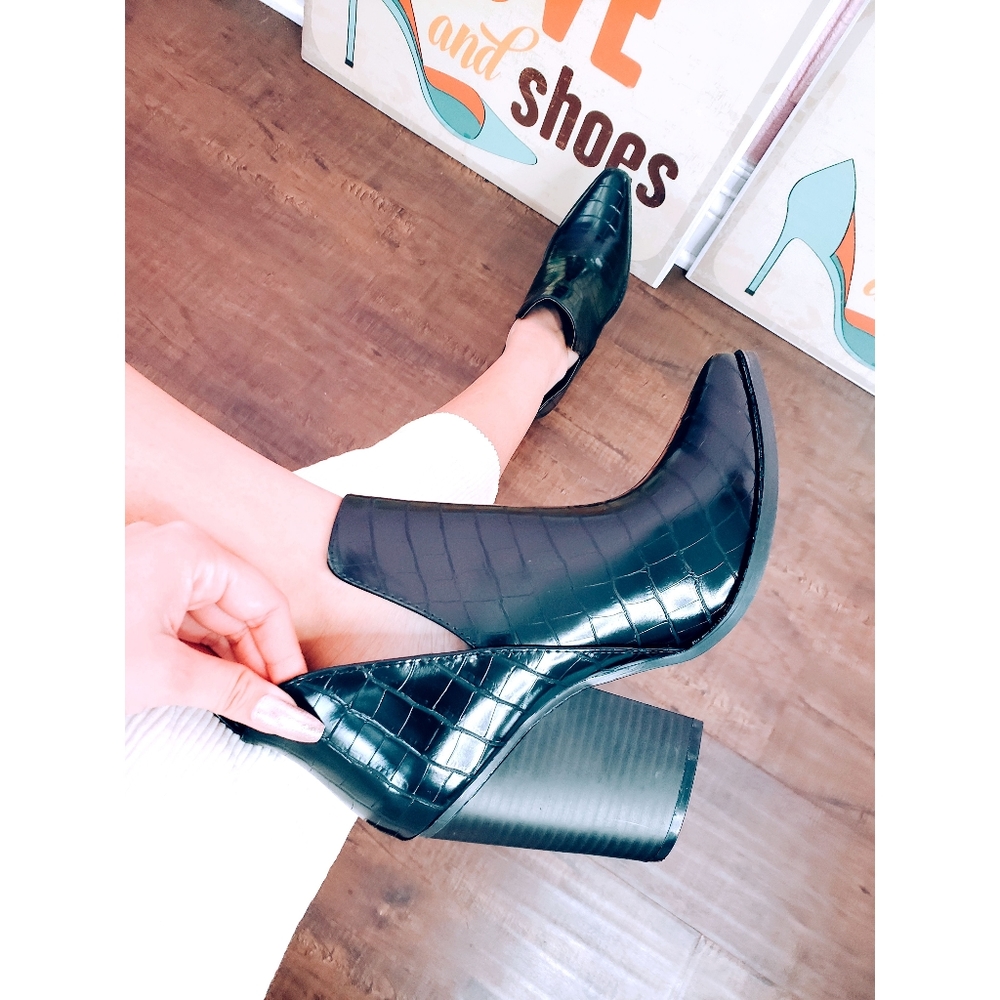 🚨//Coachella Collection// Black Croco Bootie - Picture 4 of 8